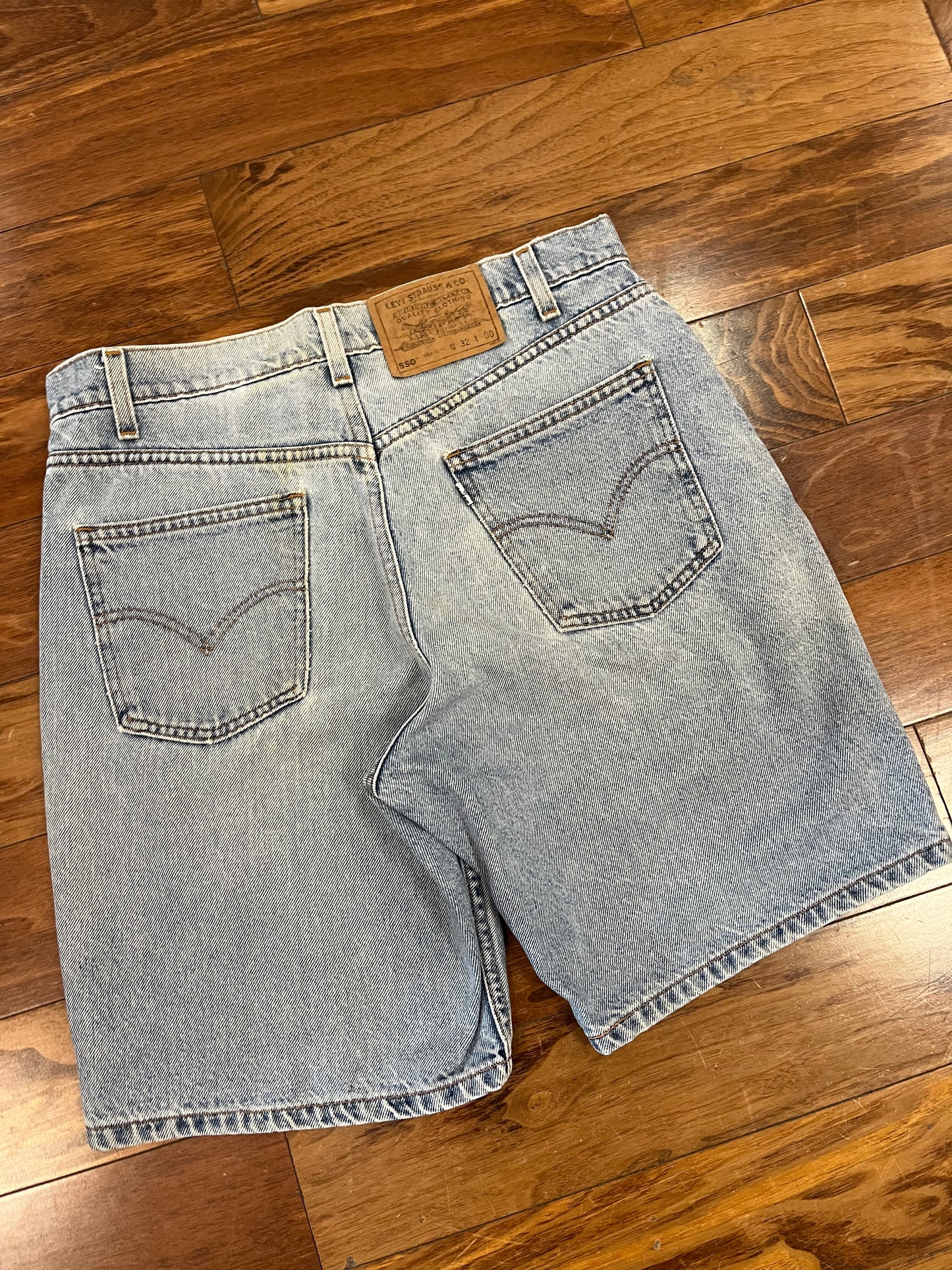 1998 Levi's 550 White Tab Shorts (32)