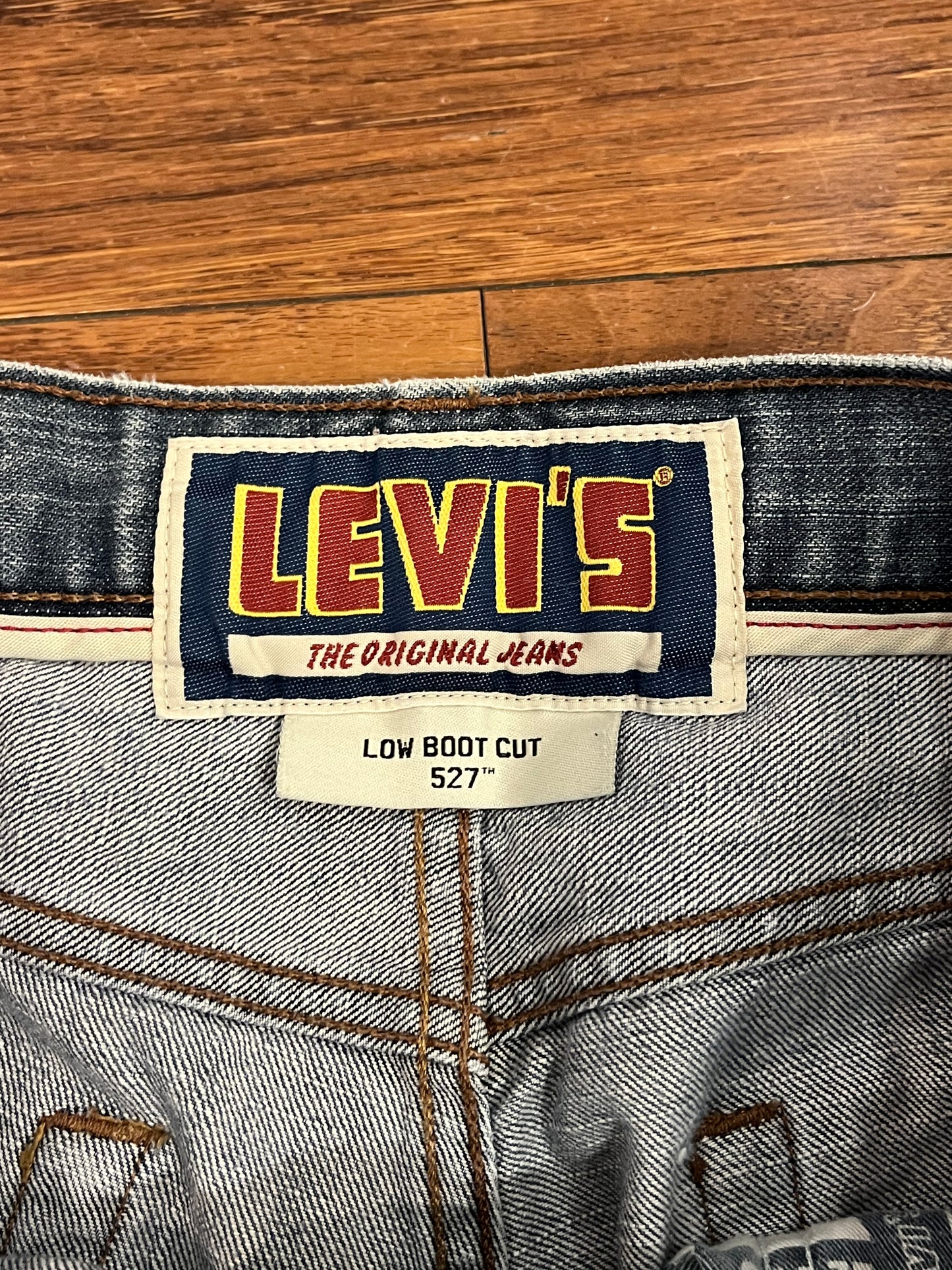 00s Levi's 527 Distressed Boot Cut Jeans (32 x 34)