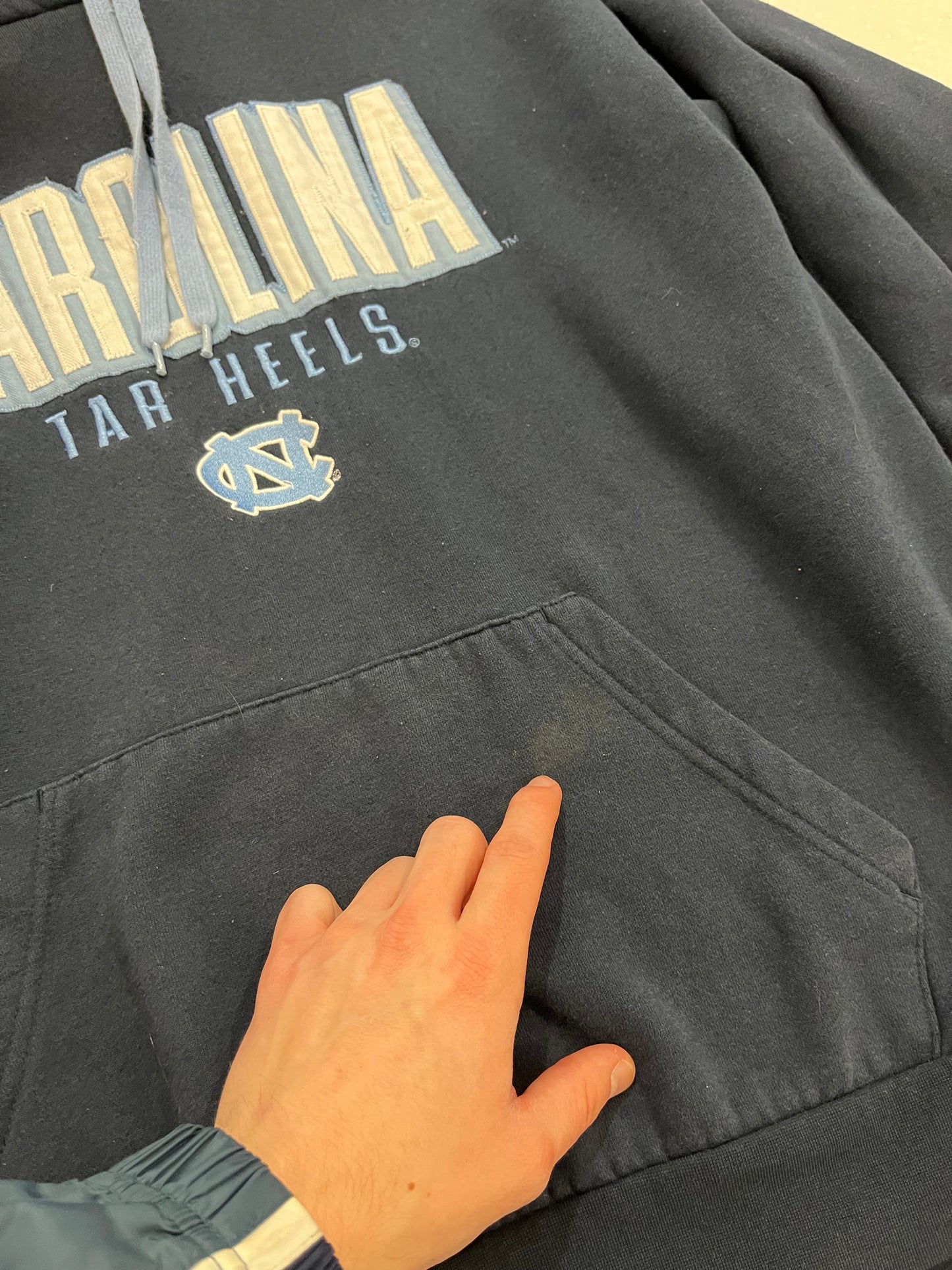 00s University Of North Carolina (UNC) Champion Embroidered Hoodie (L)