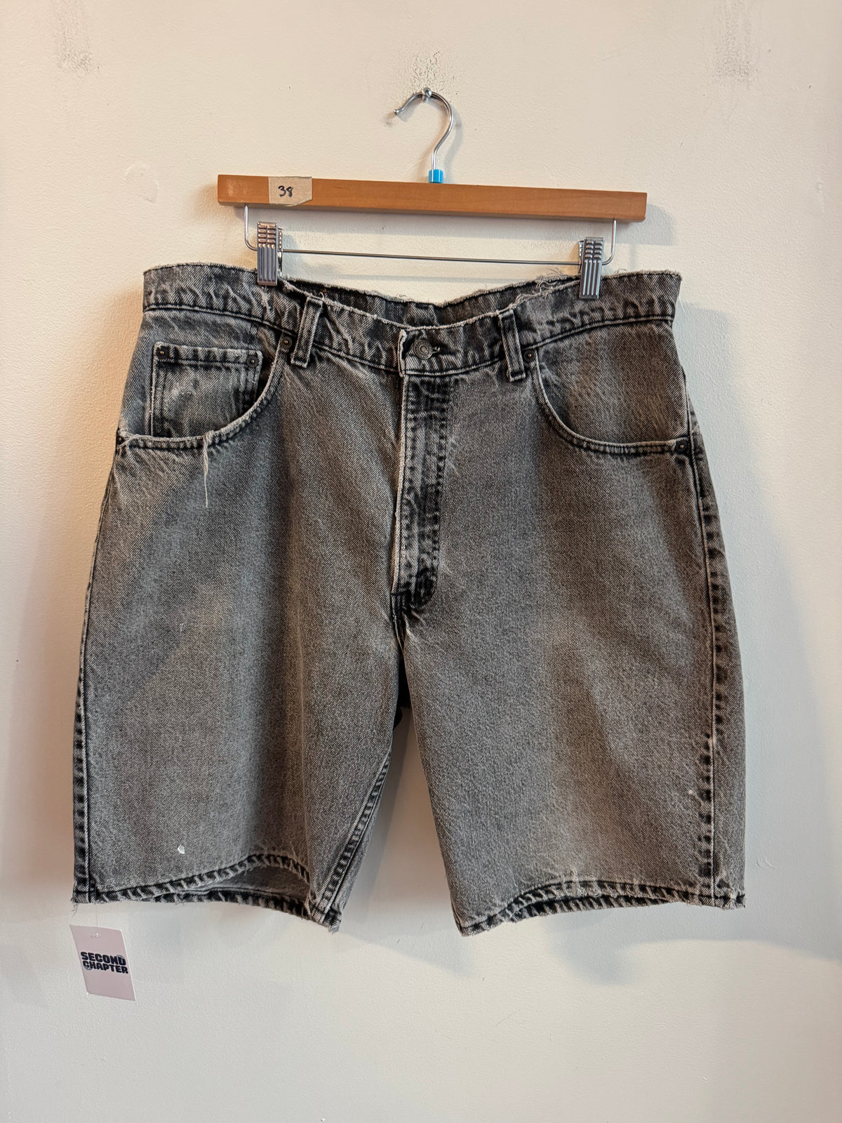 90s Levi's 560 Faded Black Jean Shorts (37)