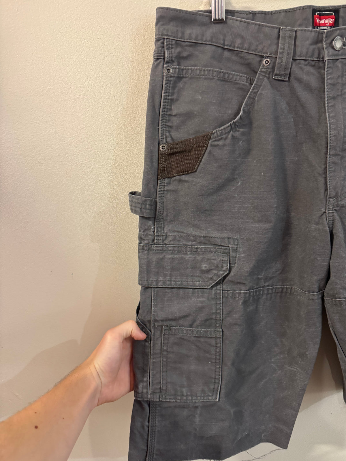 00s Wrangler Workwear Grey Utility Shorts (34)