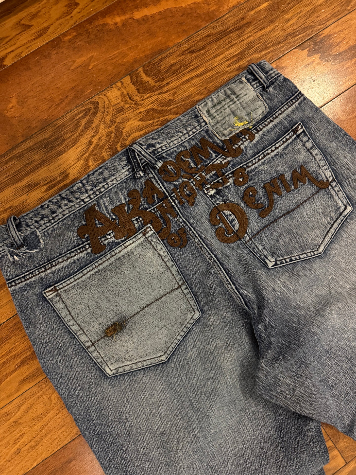 00s Akademiks Baggy Embroidered Blue Jeans (40 x 34)