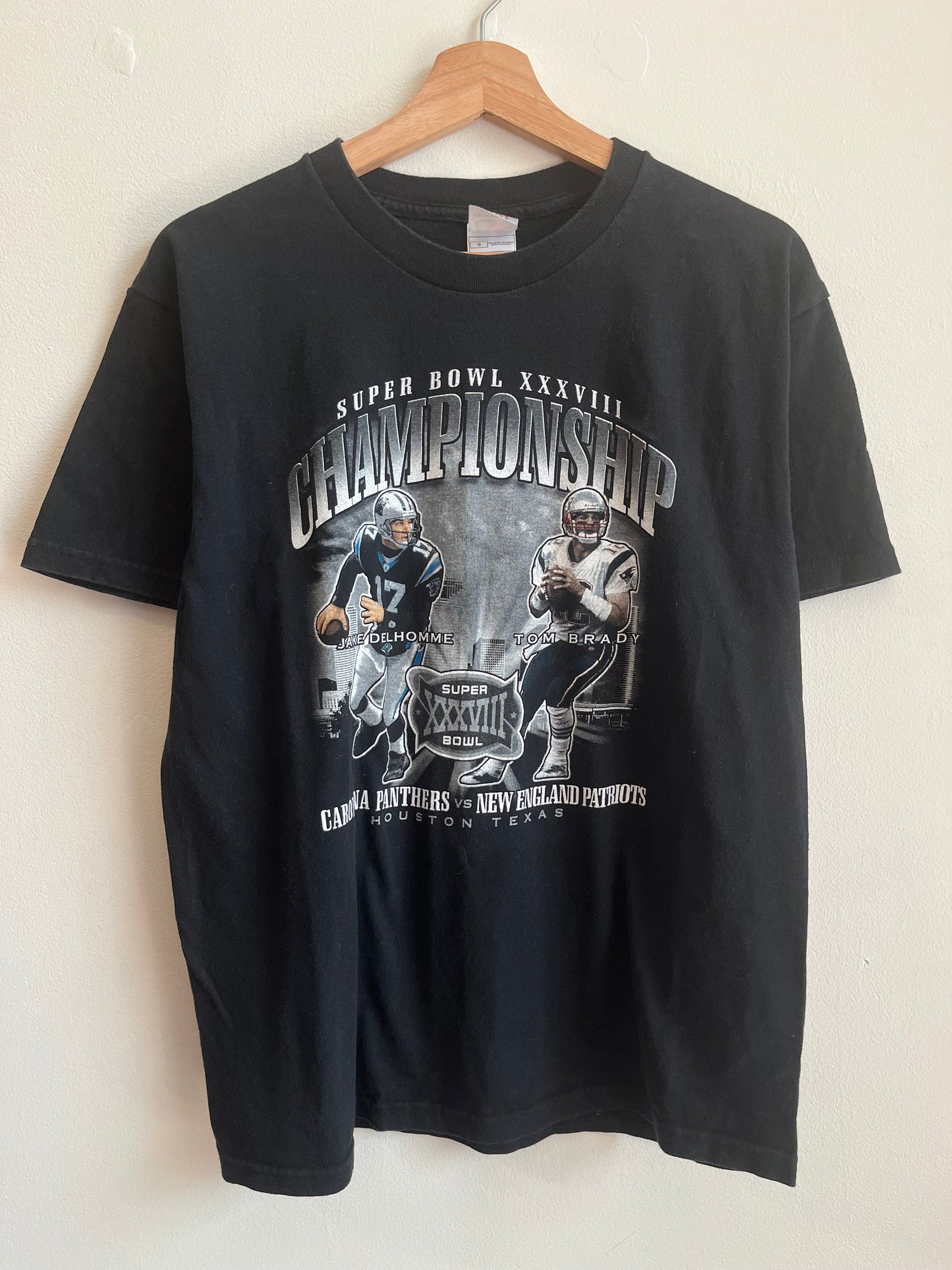 2004 Panthers v Patriots Delhomme & Brady Super Bowl Tee (L)