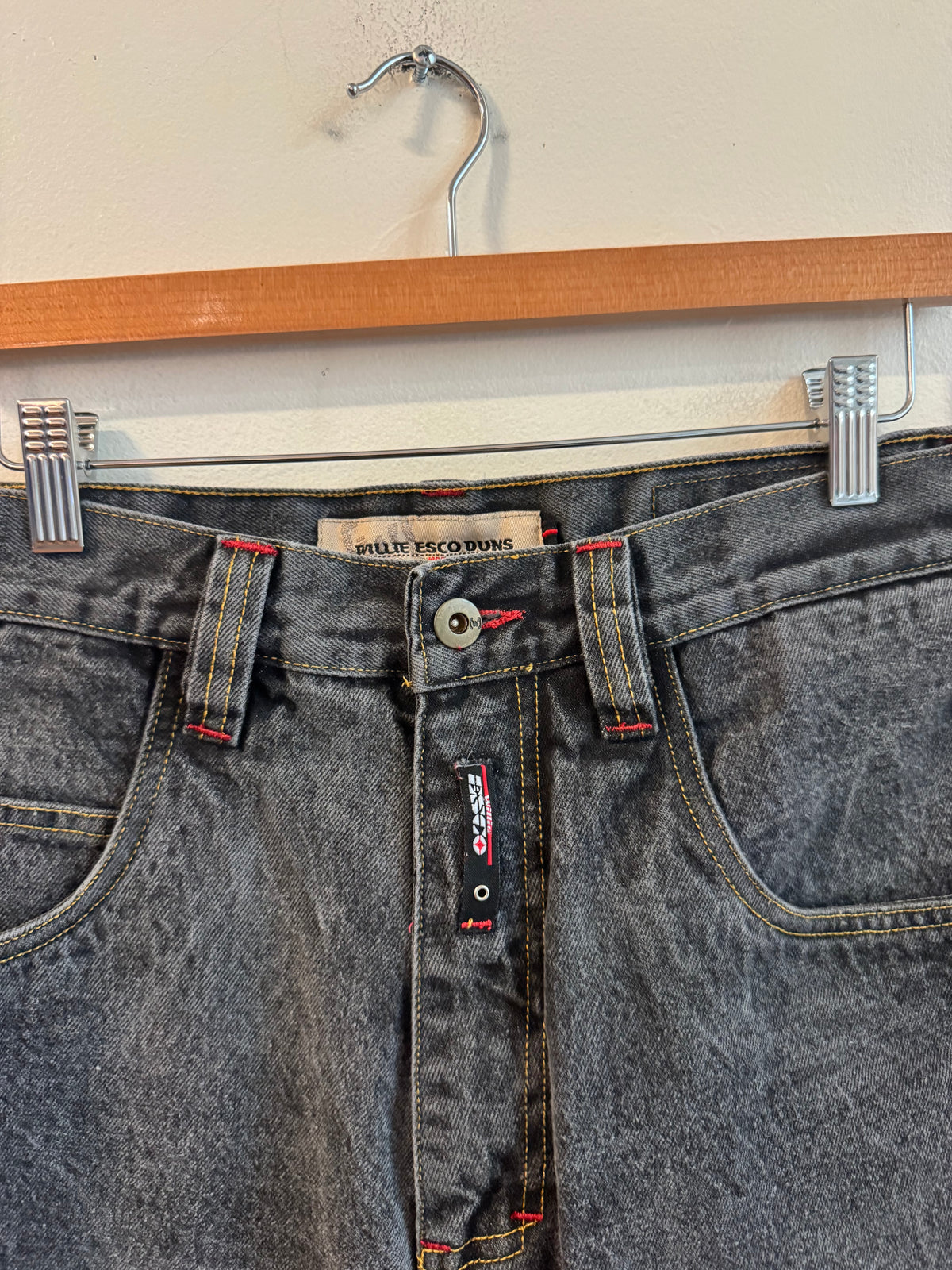 00s Esco Duns Baggy Black Shorts (34)