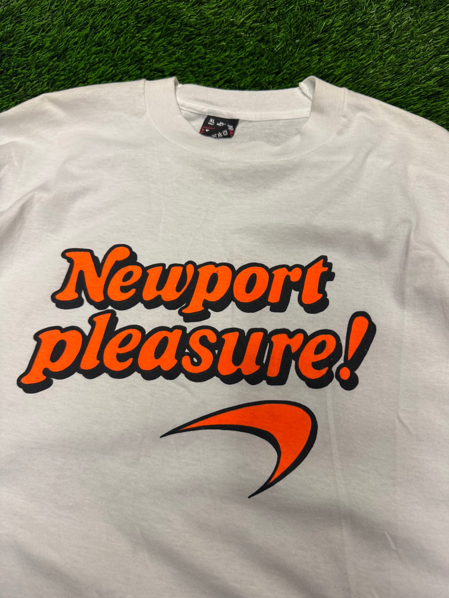 80s Newport Pleasure! Vintage Cigarettes Tee (XL)
