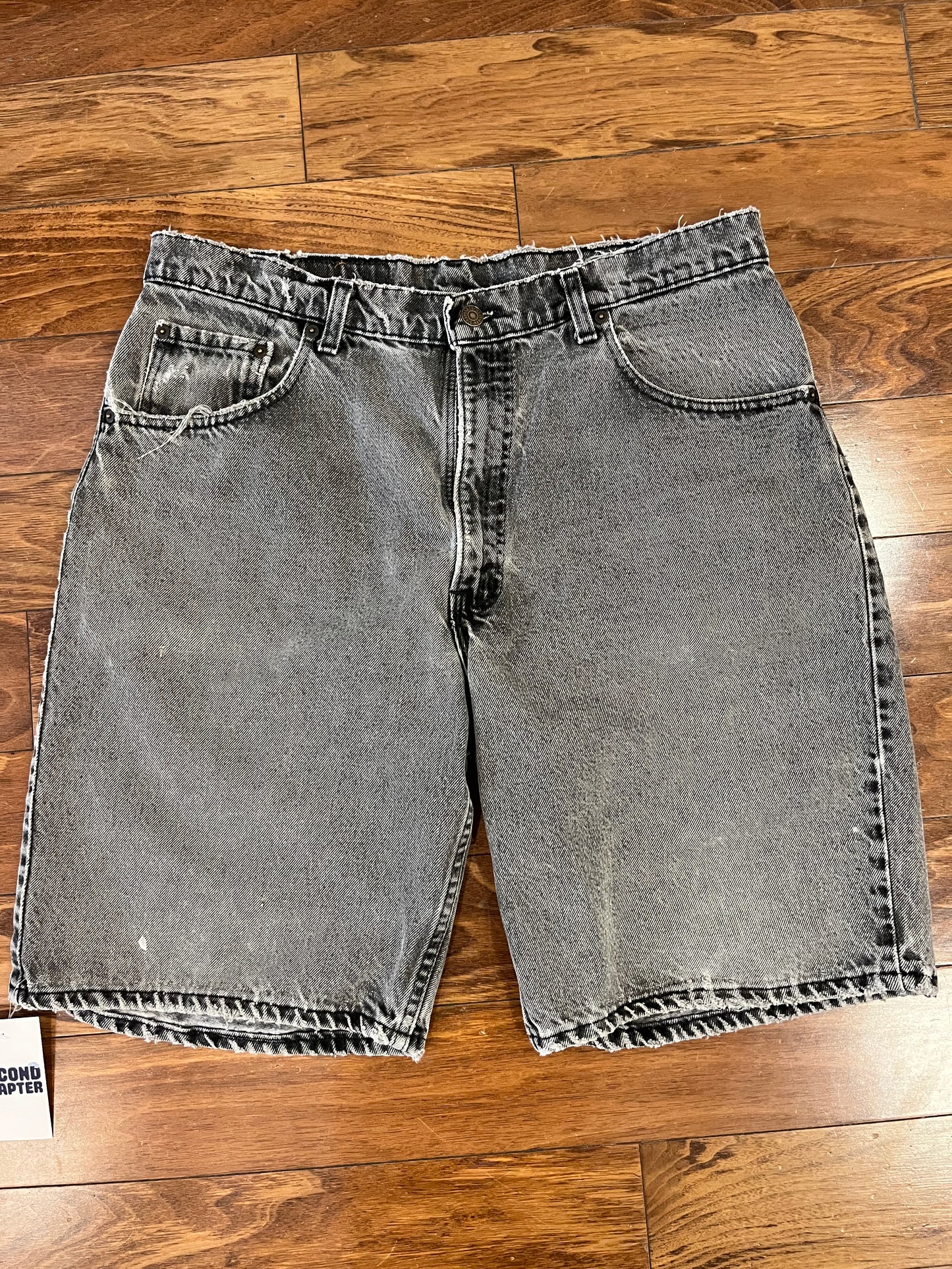 90s Levi's 560 Faded Black Jean Shorts (37)