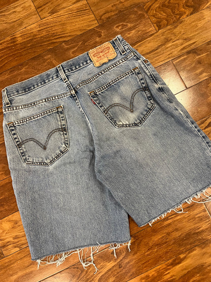 2004 Levi's 560 Distressed Light Wash Shorts (34)