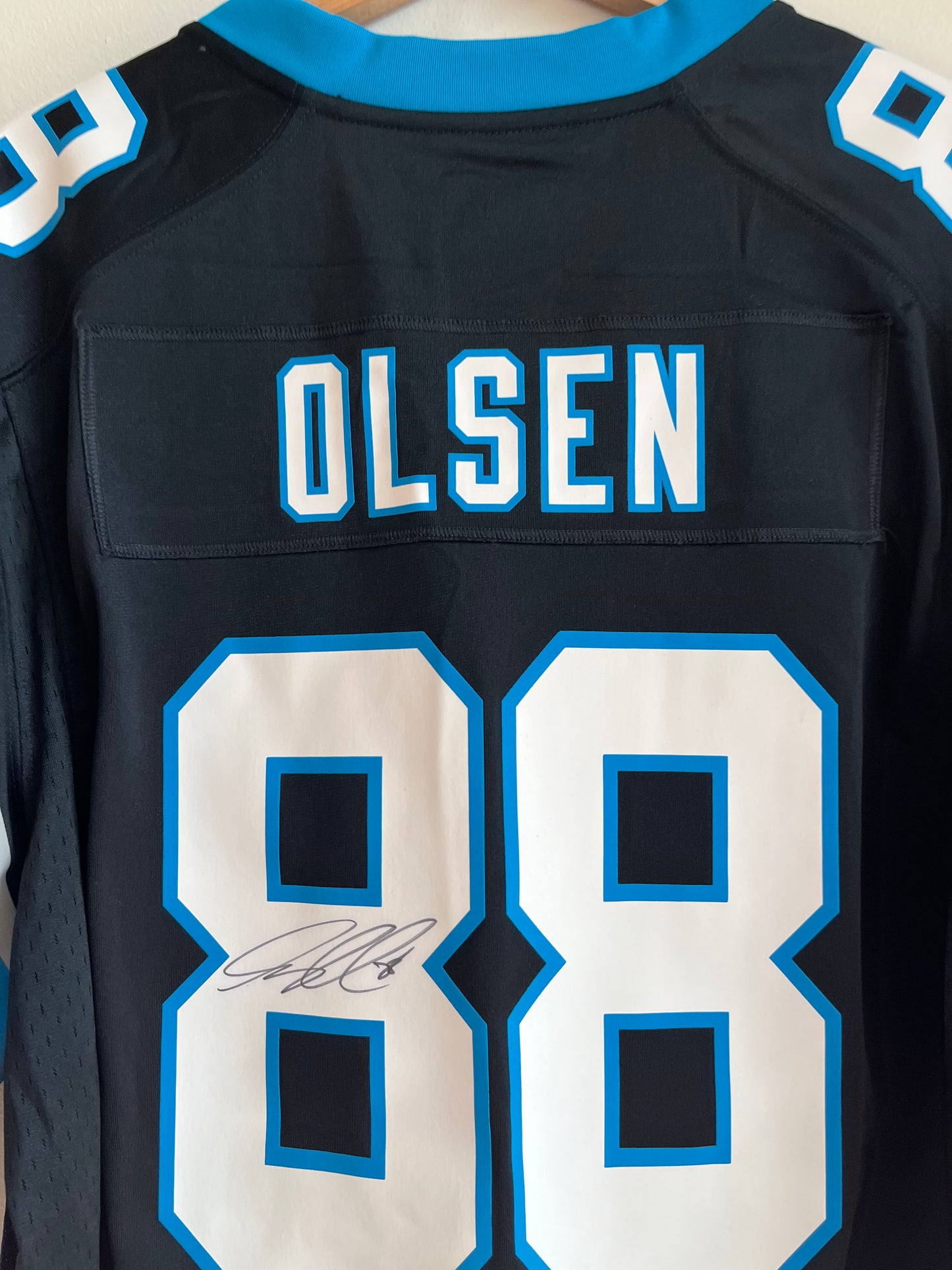 2016 Carolina Panthers Greg Olsen Brand New & Signed Jersey (L)