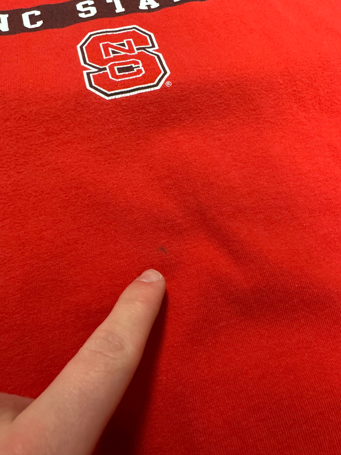 00s NC State University (NCSU) Essential Wolfpack Tee (L)