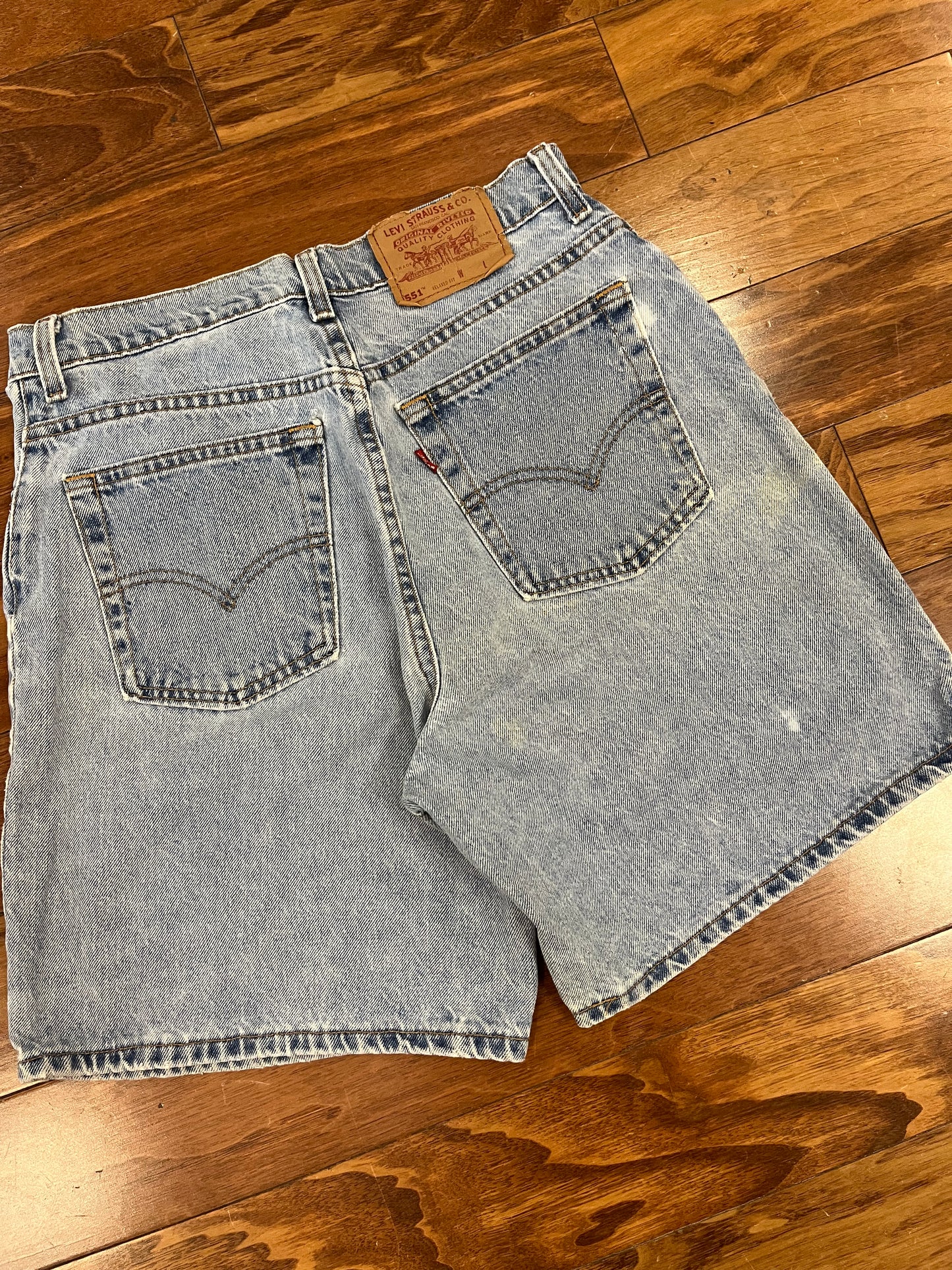 90s Levi's 551 Women's Jean Shorts (30)