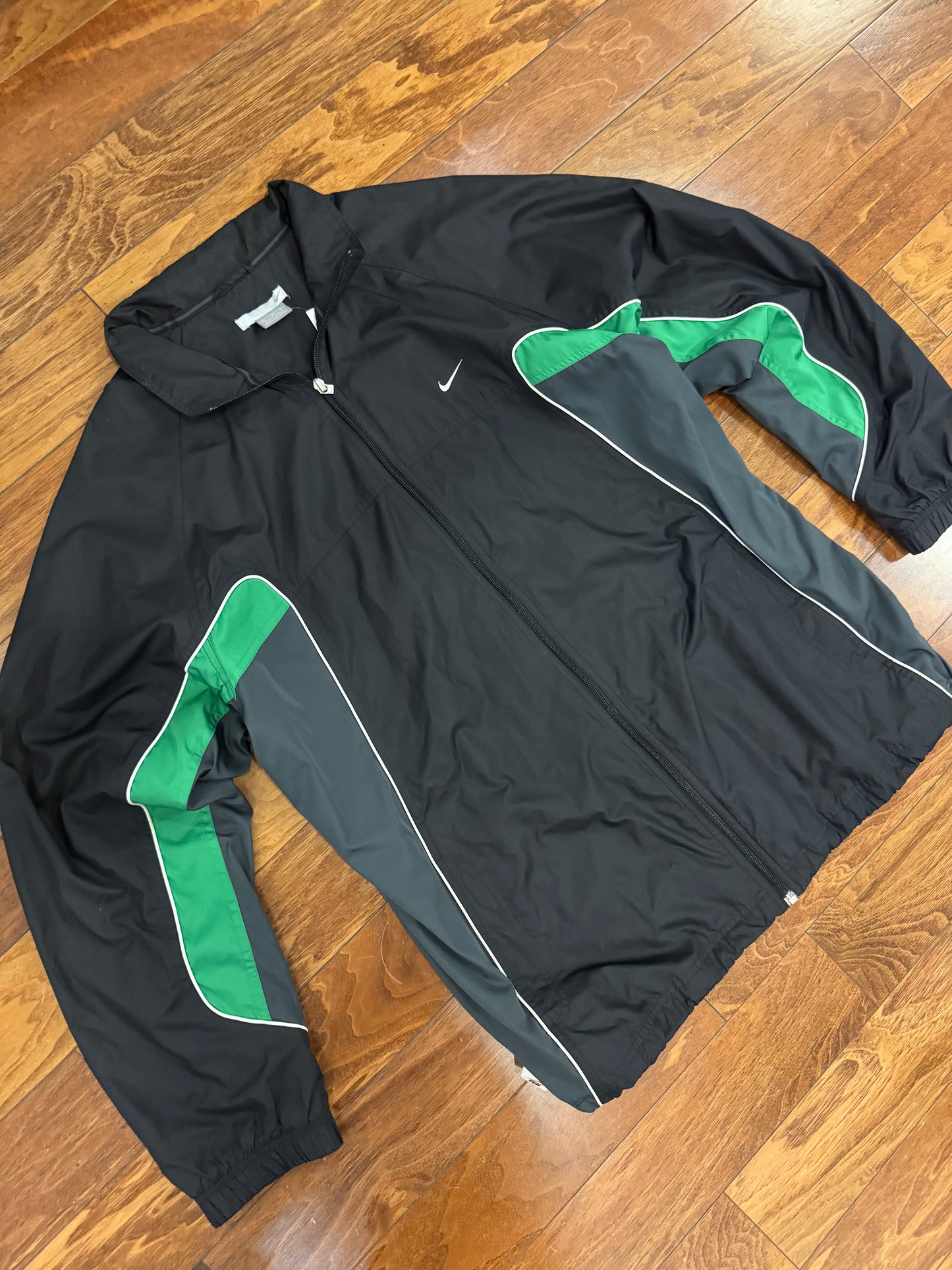 00s Nike Black/Green Windbreaker (XL)