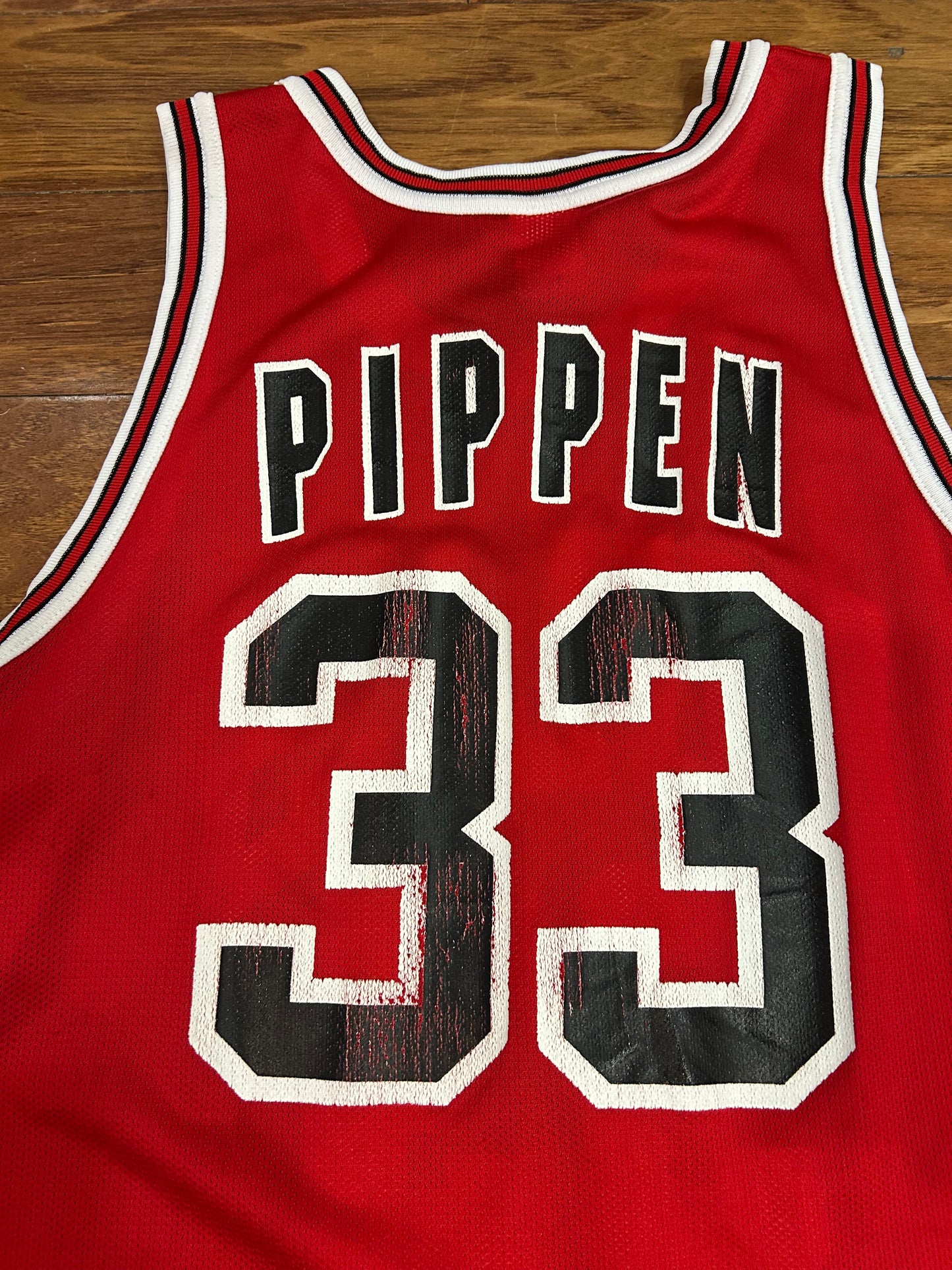 90s Chicago Bulls Scottie Pippen #33 Vintage Champion NBA Jersey (M)