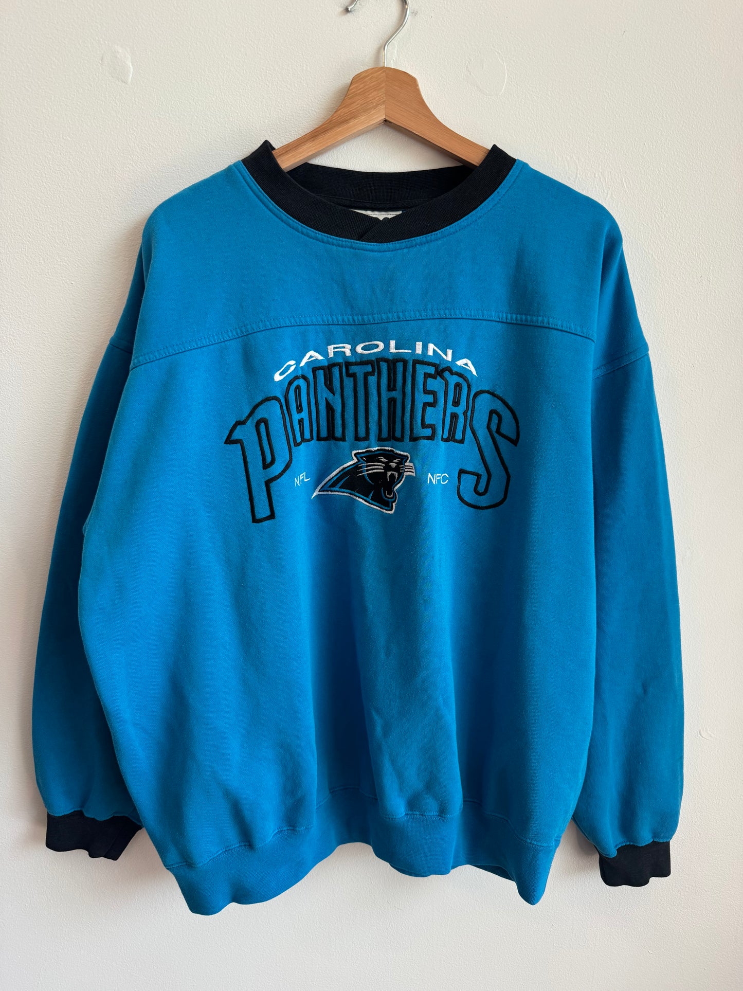 00s Carolina Panthers Embroidered Spell Out Lee Sports Crewneck (L)