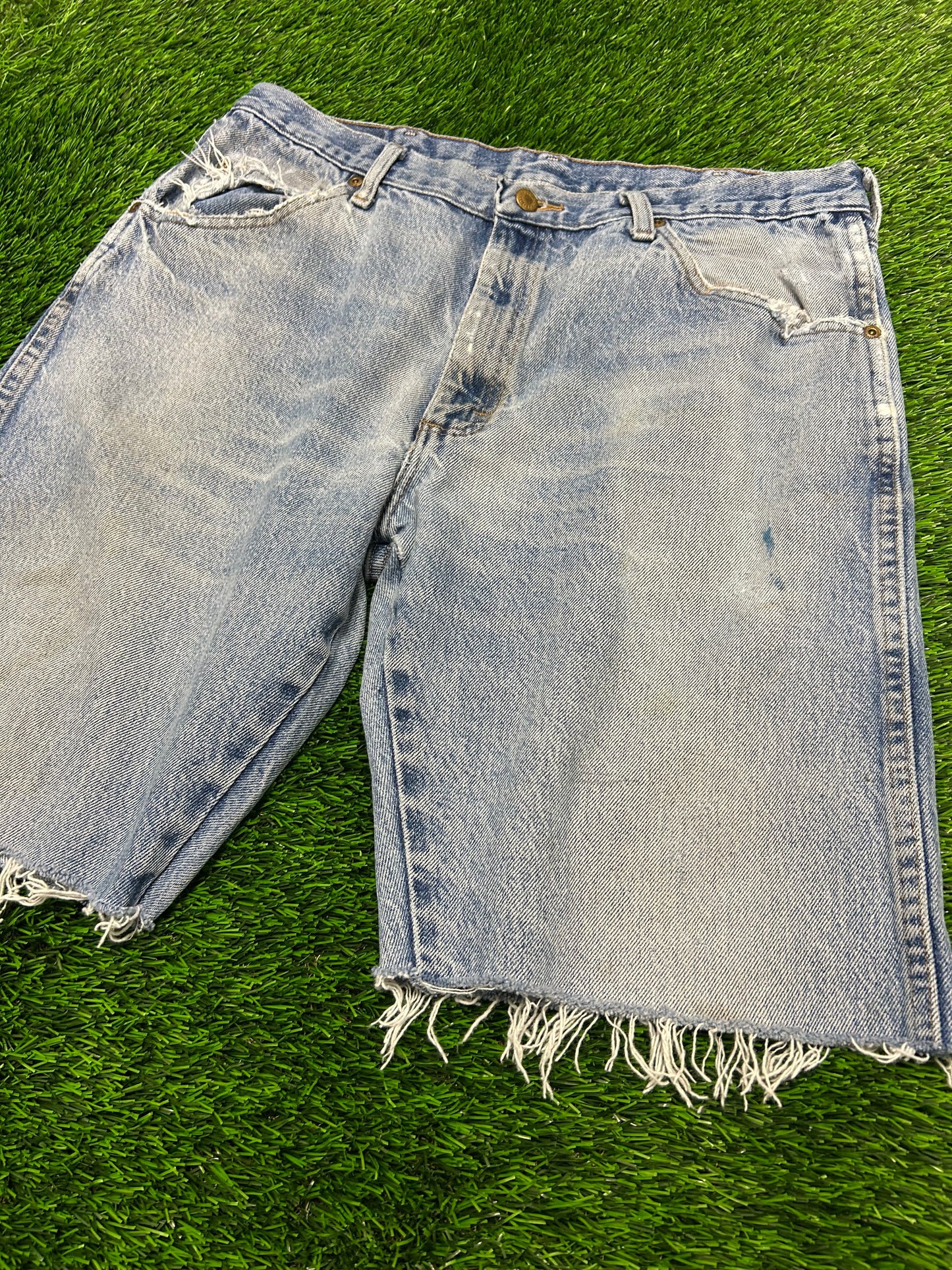 00s Wrangler Workwear Distressed Cut Off Vintage Jean Shorts (36)