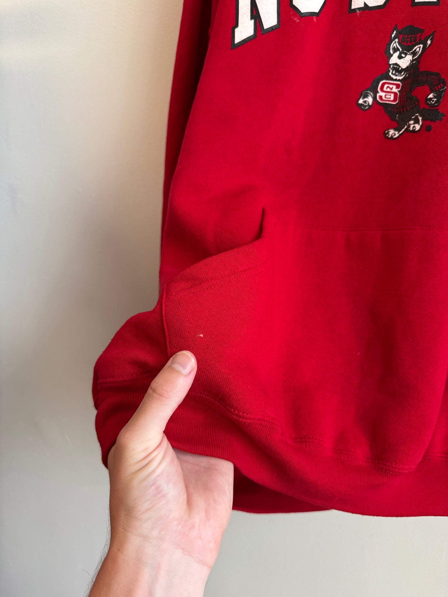 2000s NC State Wolfpack Russell Athletics Red Hoodie (L)
