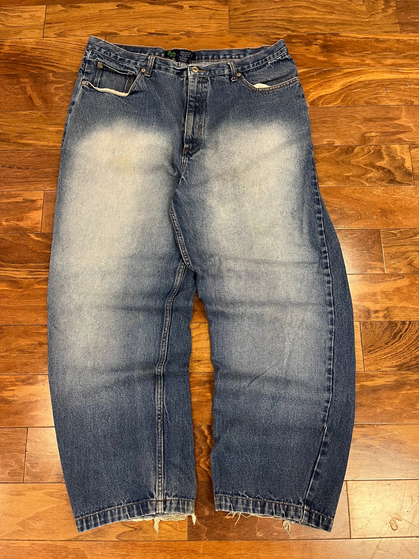 00s Celebrity Premium Baggy Jeans (40 x 30)