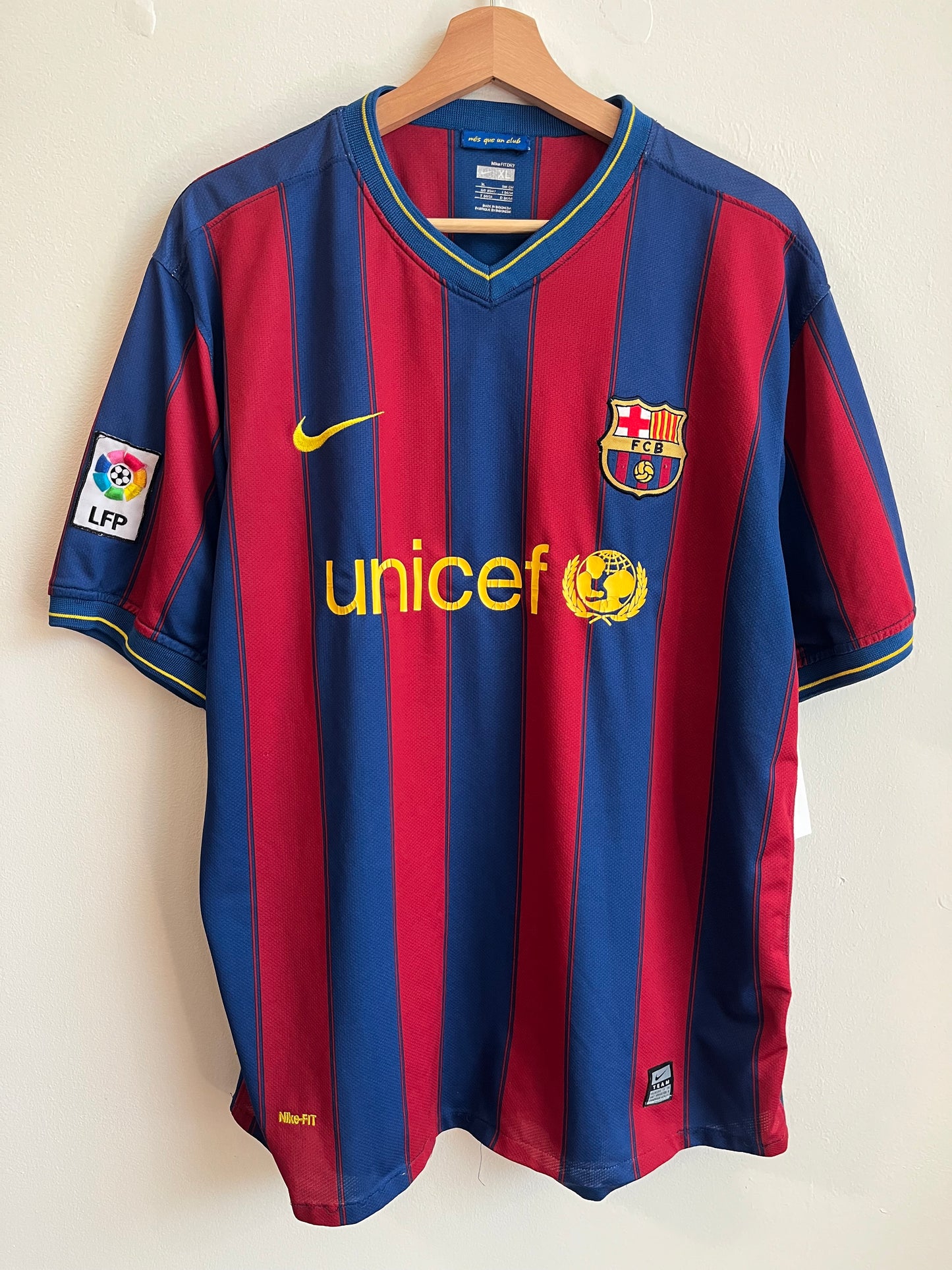 00s FC Barcelona Home Nike Soccer Messi Kit (XL)