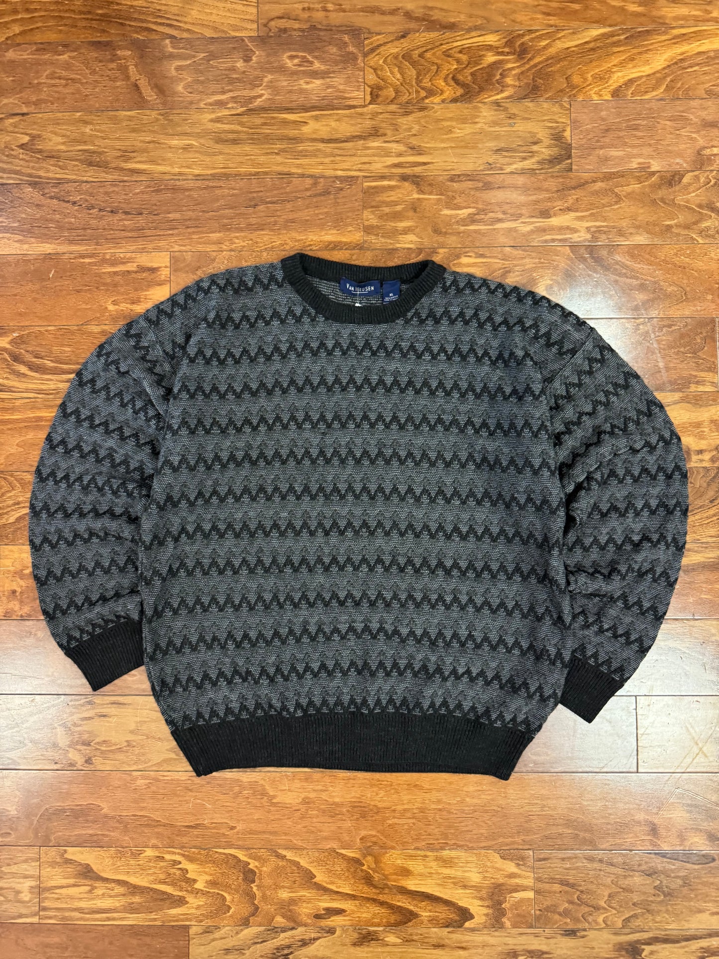 90s Van Heusen Black Sweater (XL)