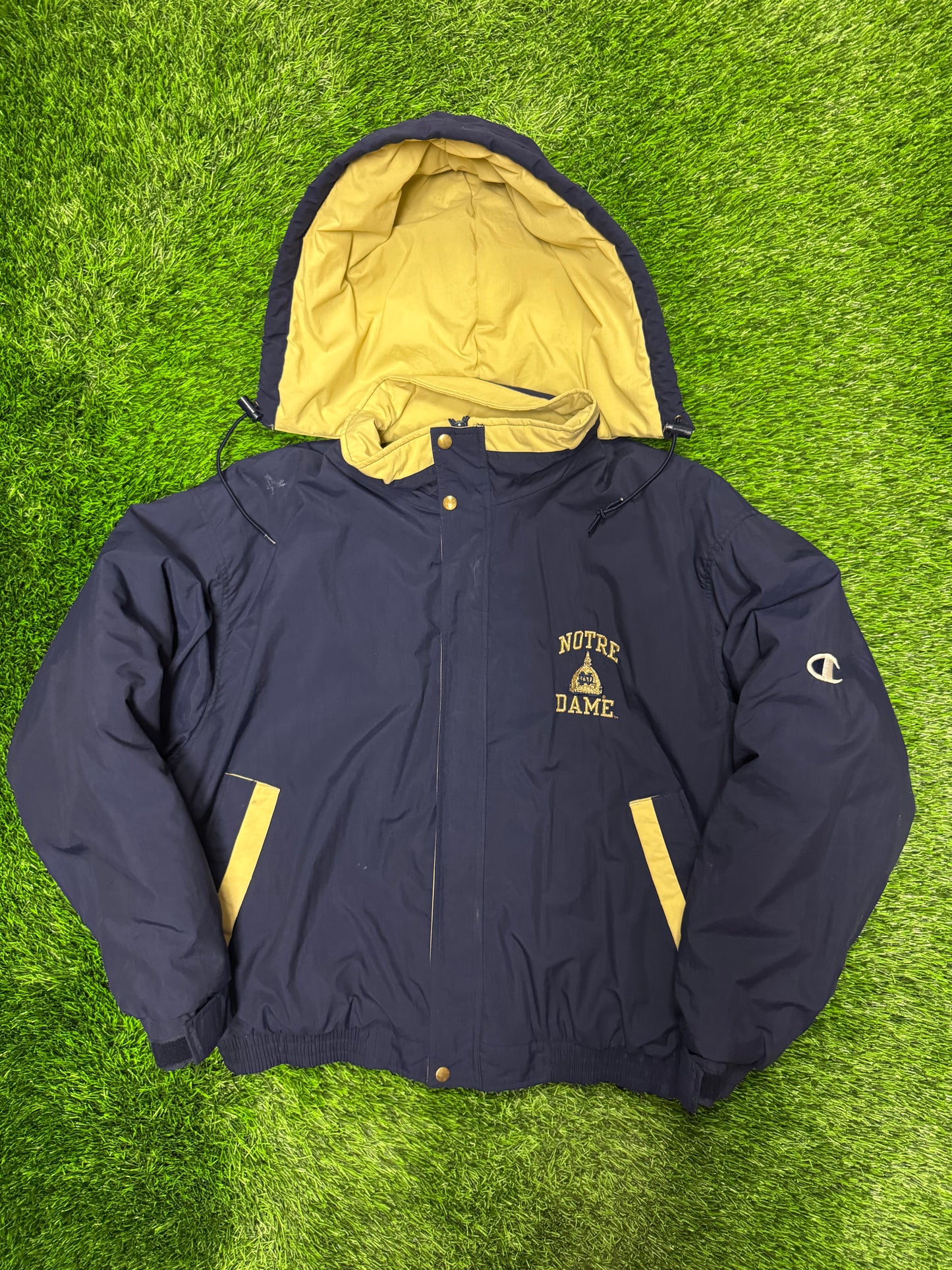 90s University of Notre Dame Vintage Champion Puffer Jacket (L)