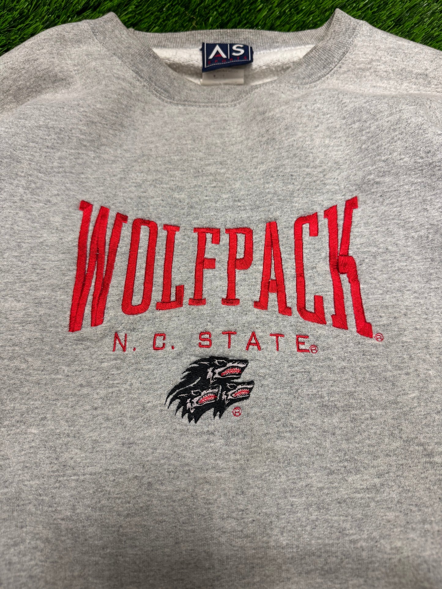 00s NC State University Wolfpack Embroidered Vintage Crewneck (L)