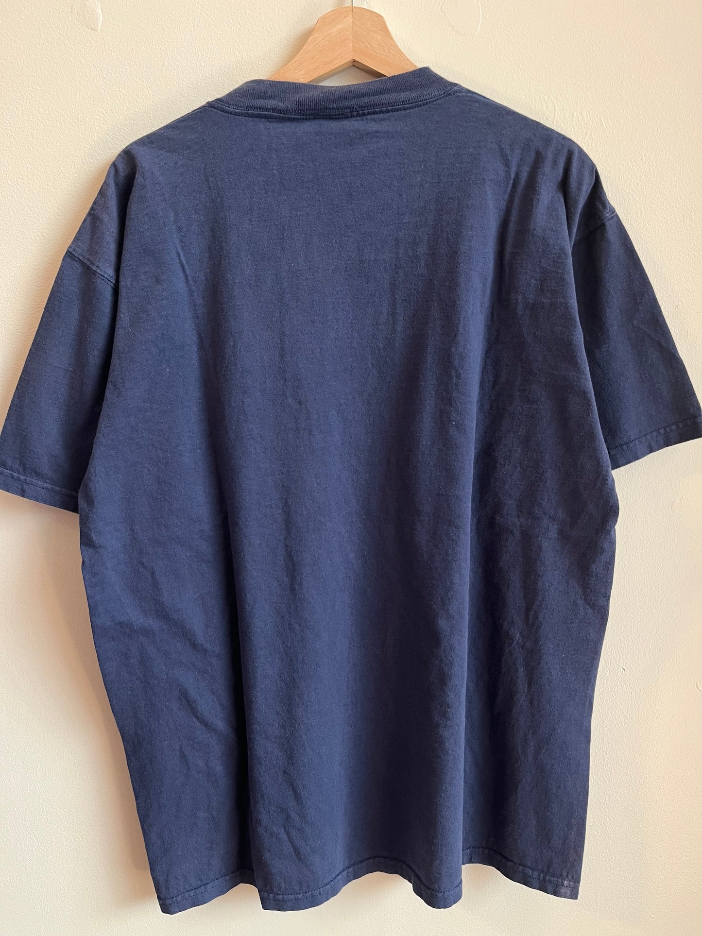 2000s Charlotte Bobcats NBA Faded Navy Tee (L)