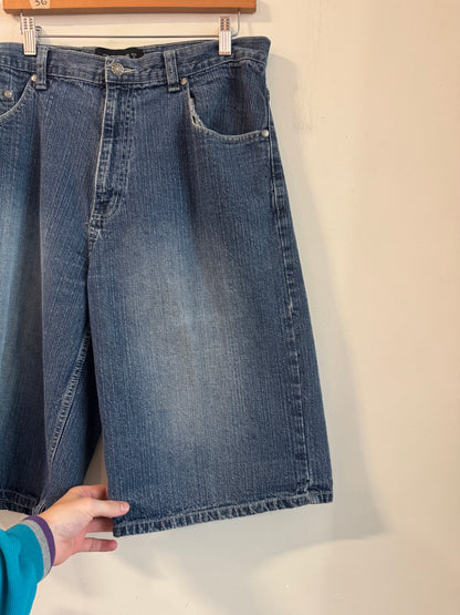 00s Baggy Trust Jean Shorts (36)