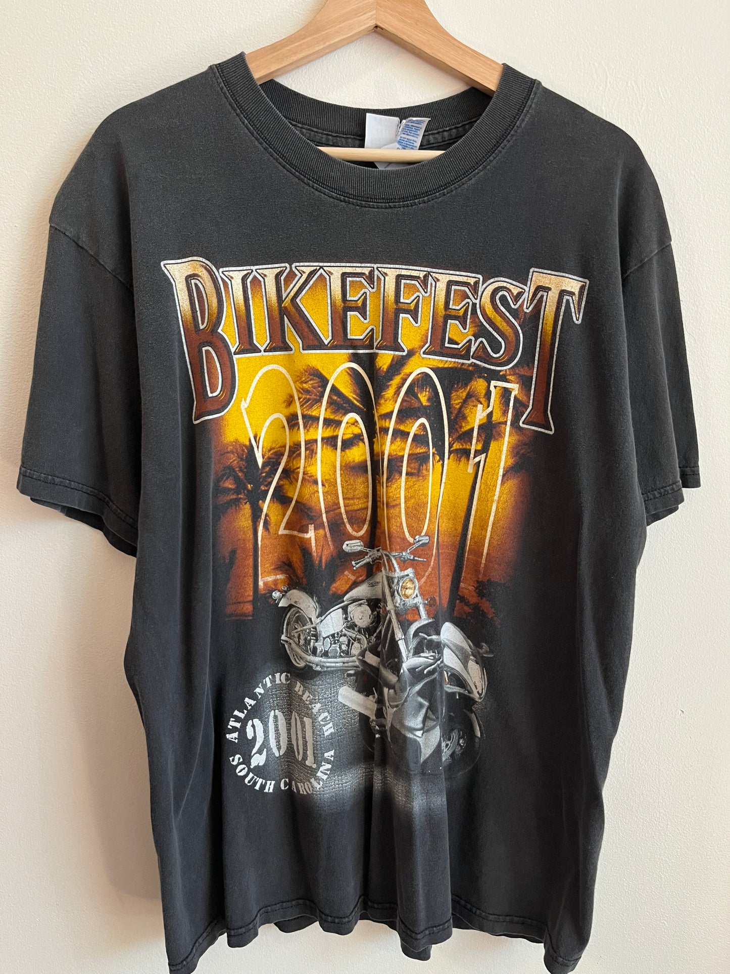 2001 Bikefest Atlantic Beach Faded Black Graphic Tee (L)
