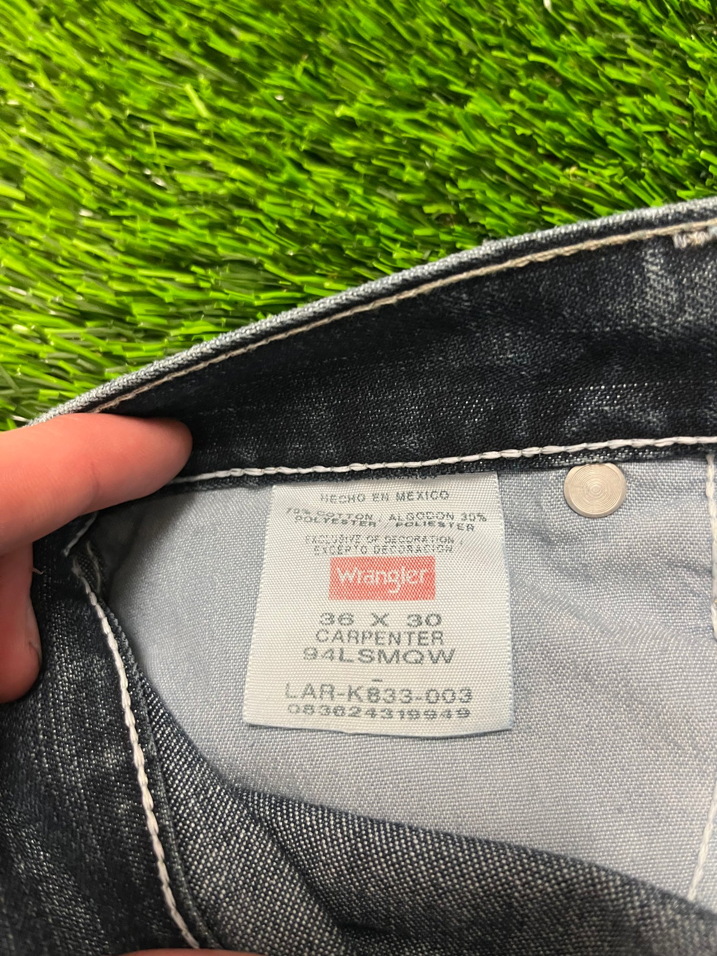 00s Wrangler Workwear Carpenter Dark Wash Cut Frayed Jean Shorts (36)