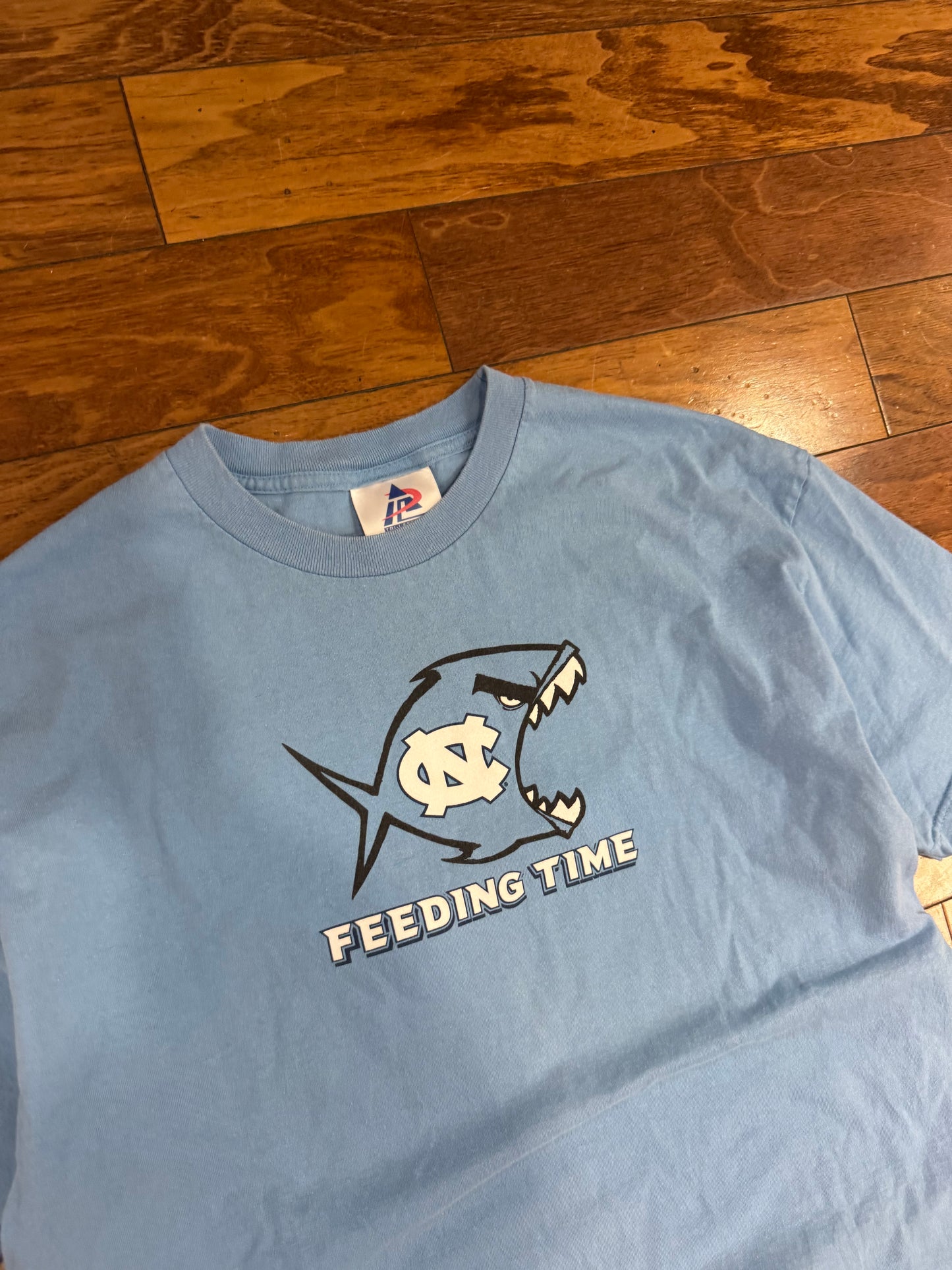 00s UNC Feeding Time Tee (XL)