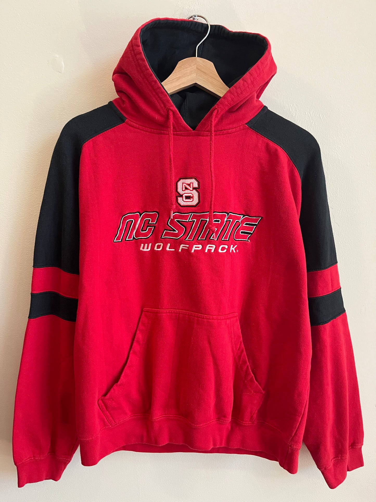 00s NC State (NCSU) NCAA Embroidered Hoodie (M)