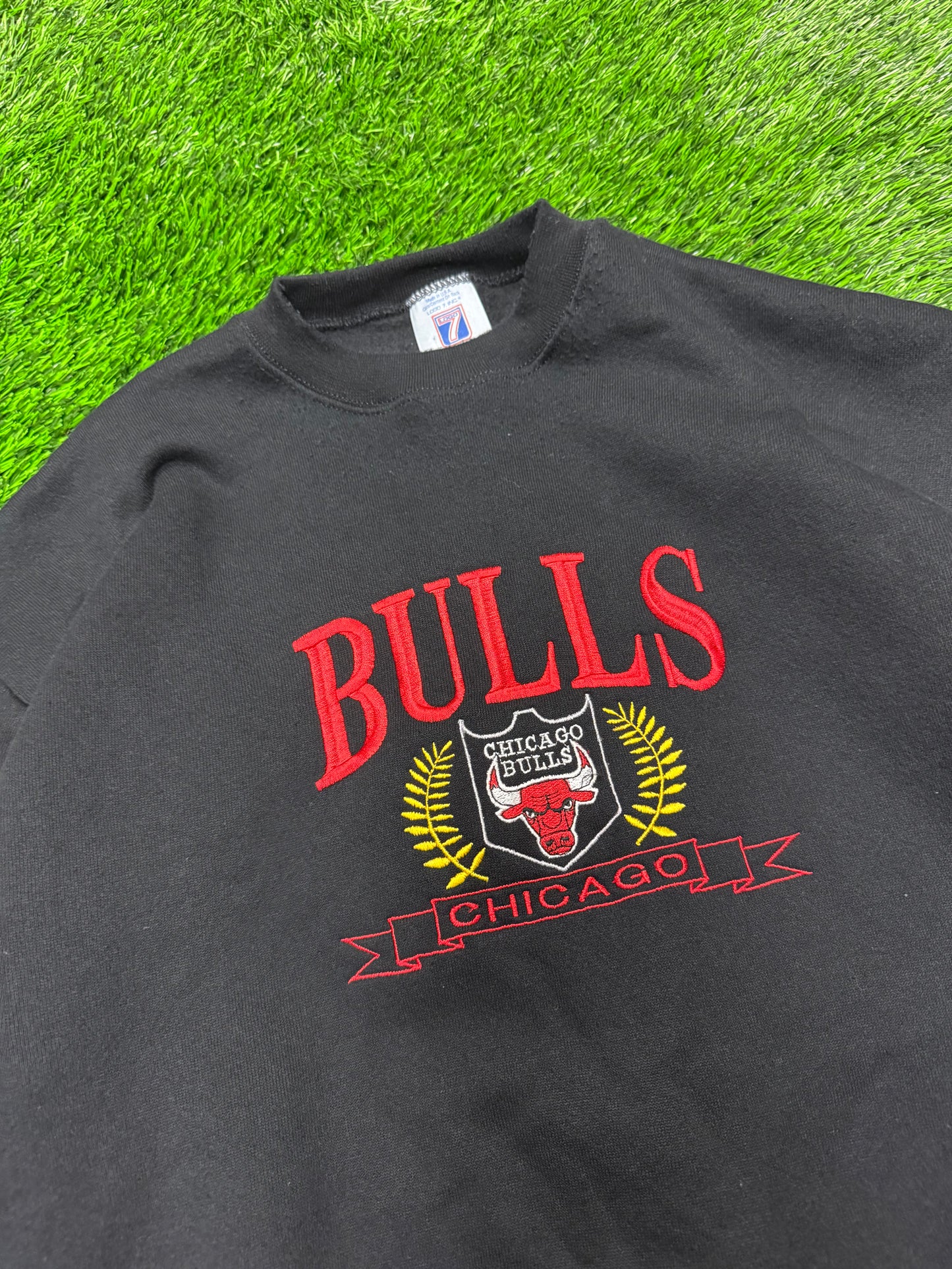 90s Chicago Bulls Vintage Logo 7 Embroidered Crewneck (L)