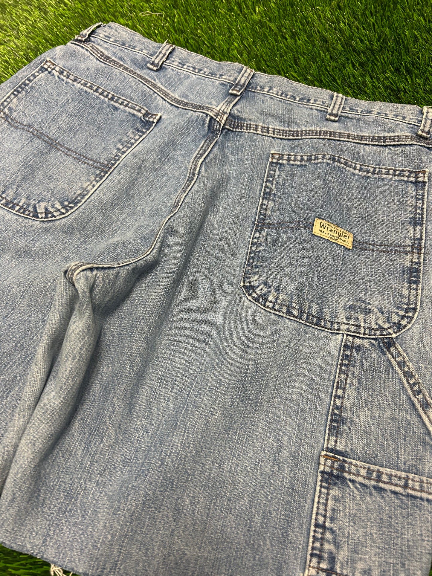 00s Wrangler Workwear Carpenter Frayed Cut Shorts (34)