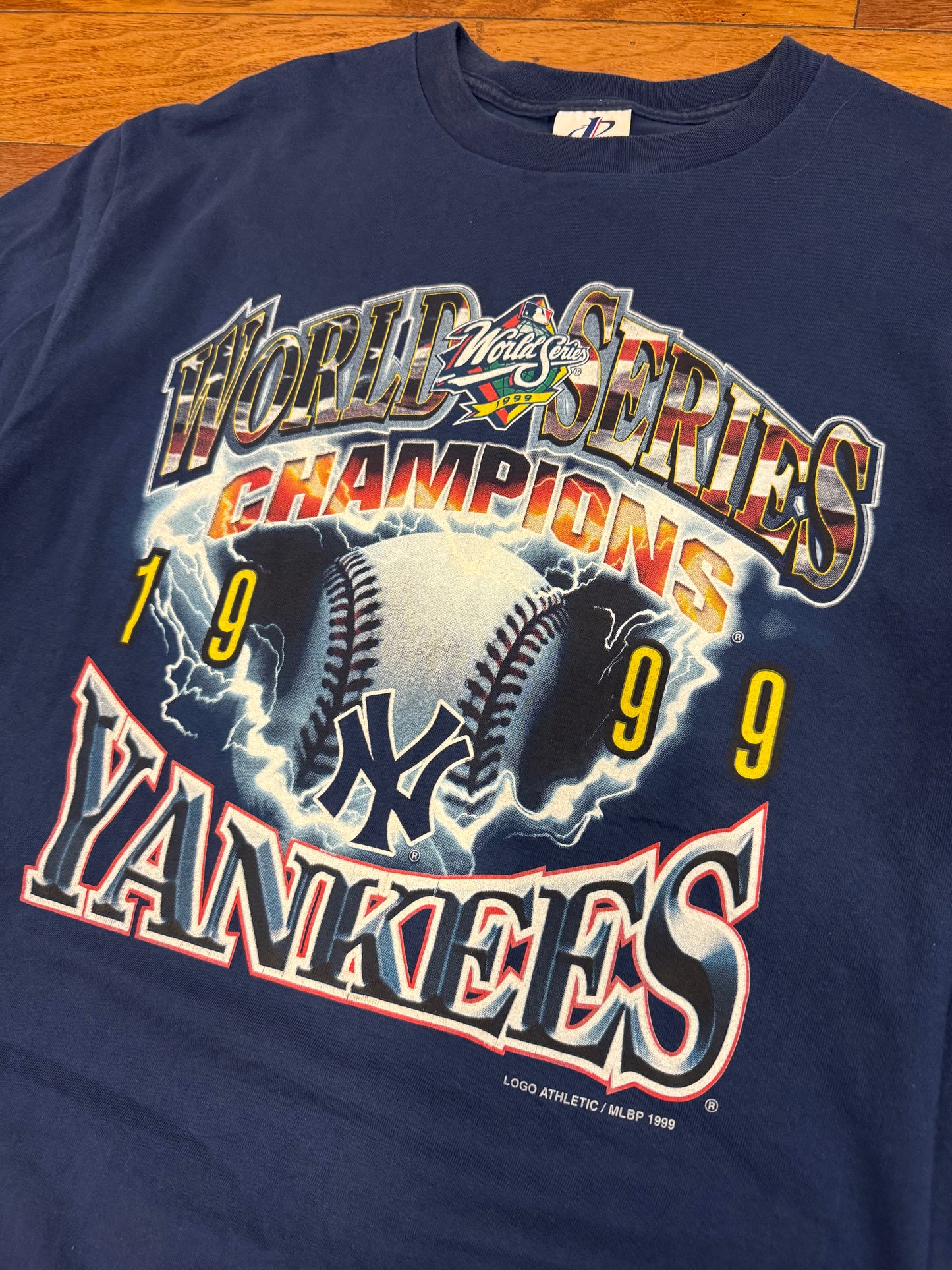 1999 New York Yankees Lightning Graphic Vintage Tee (L)