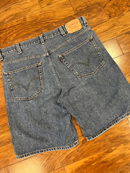 2010 Levi's 550 Dark Wash Shorts (38)