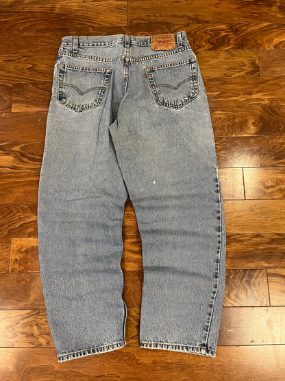 2002 Levi's 550 Light Wash Jeans (36 x 30)