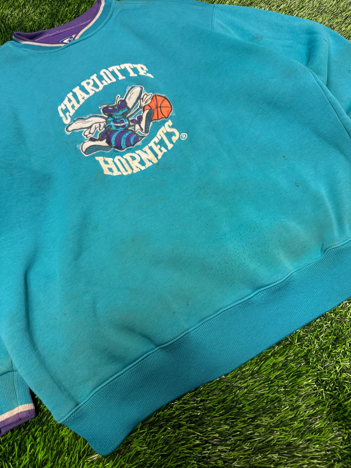 90s Charlotte Hornets Embroidered Thrashed Starter Crewneck (L)
