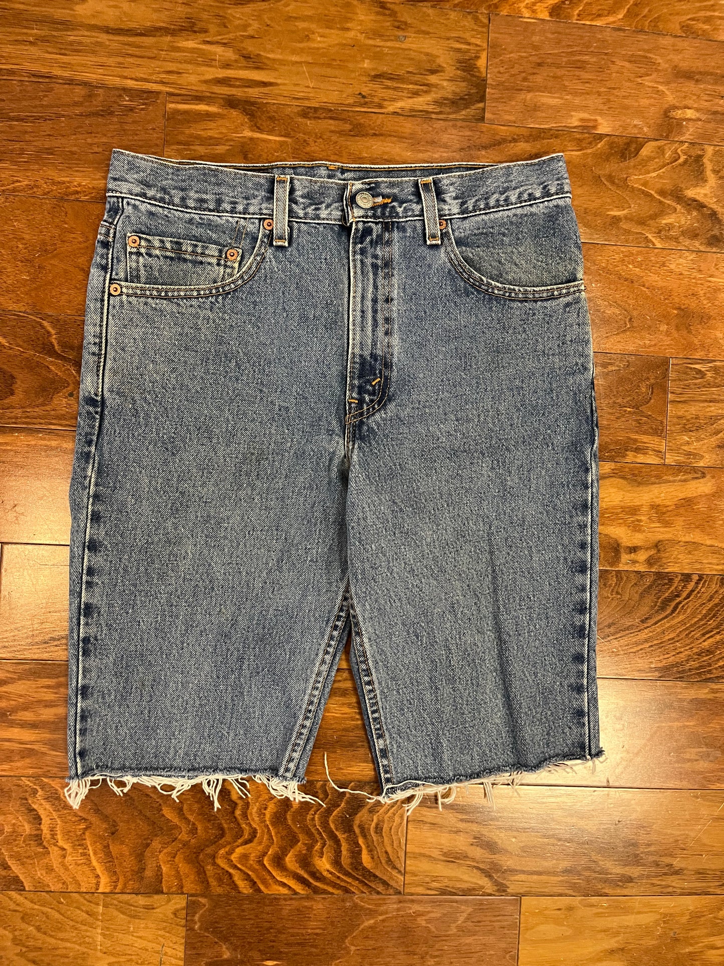2001 Levi's 512 Mid Wash Shorts (33)