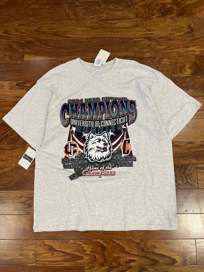 2004 University of Connecticut (Uconn) Huskies Basketball DS Tee (XL)