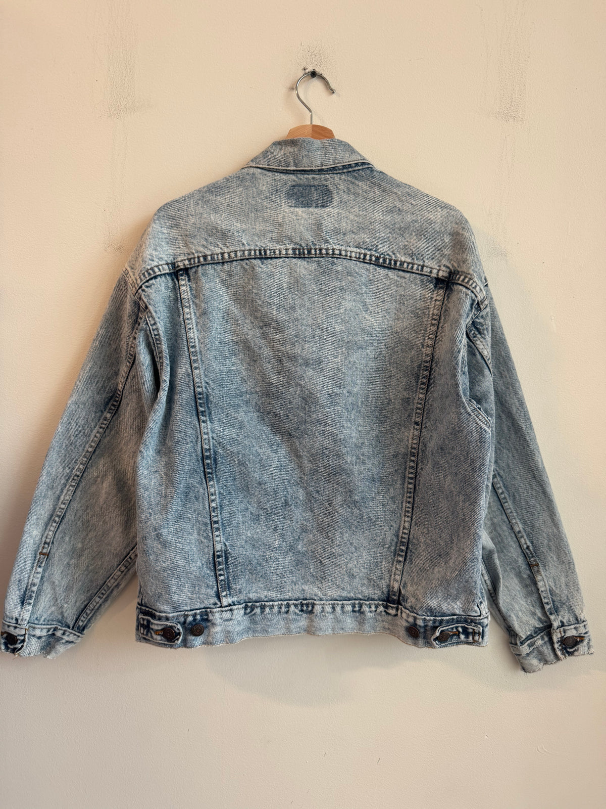 90s Levi's Faded Light Wash Denim Jacket (L)