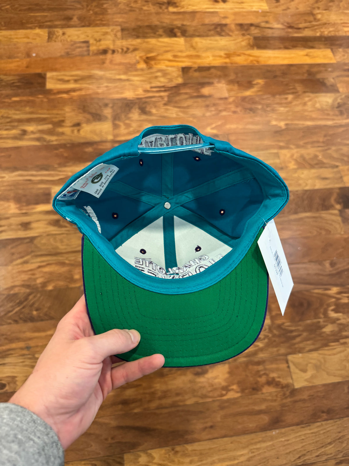 90s Charlotte Hornets Two Tone Spell Out Hat (OS)