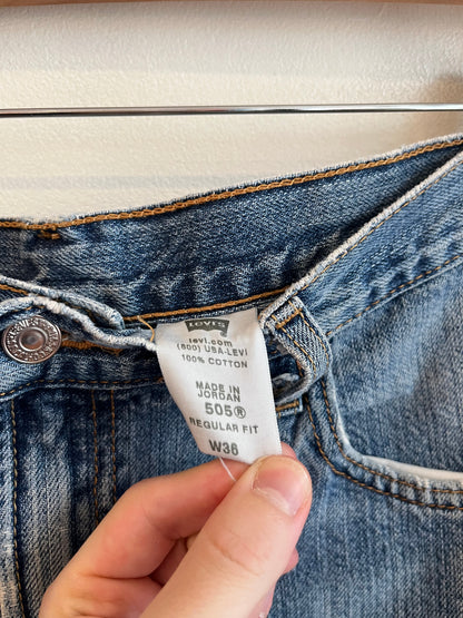 2006 Levi's 505 Distressed Jean Shorts (36)
