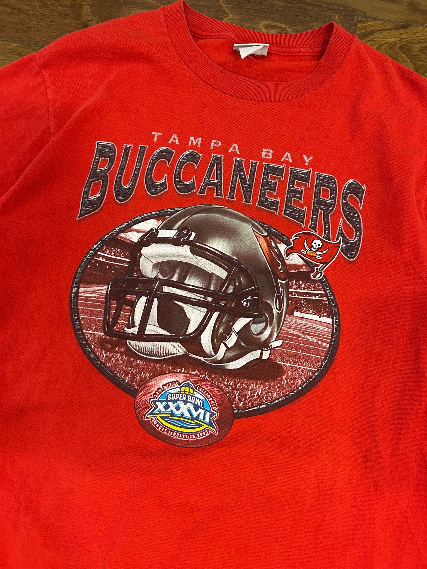 2003 Tampa Bay Buccaneers Super Bowl Helmet Tee (M)
