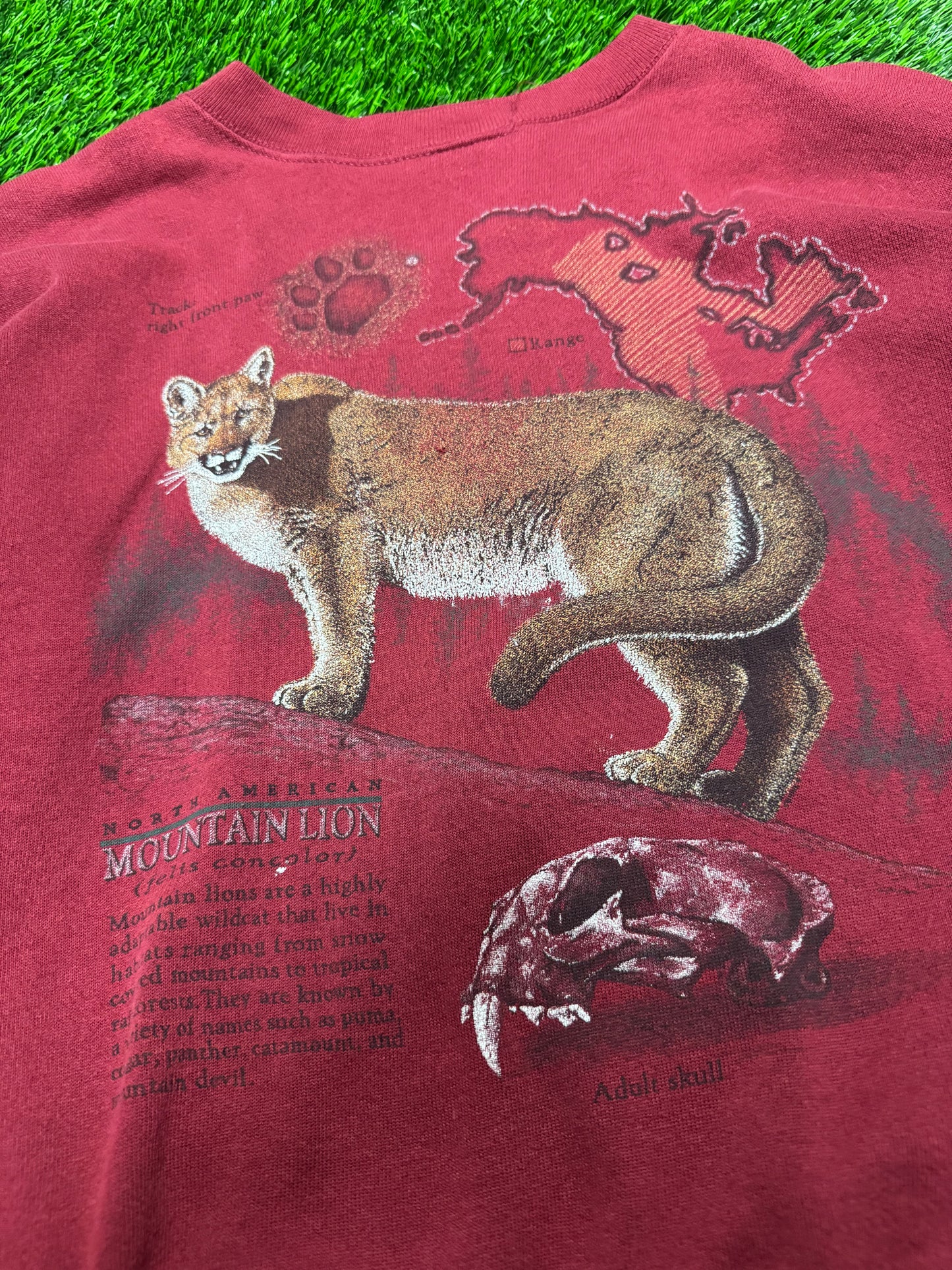 90s Mountain Lion Burgundy Vintage Nature Crewneck (L)