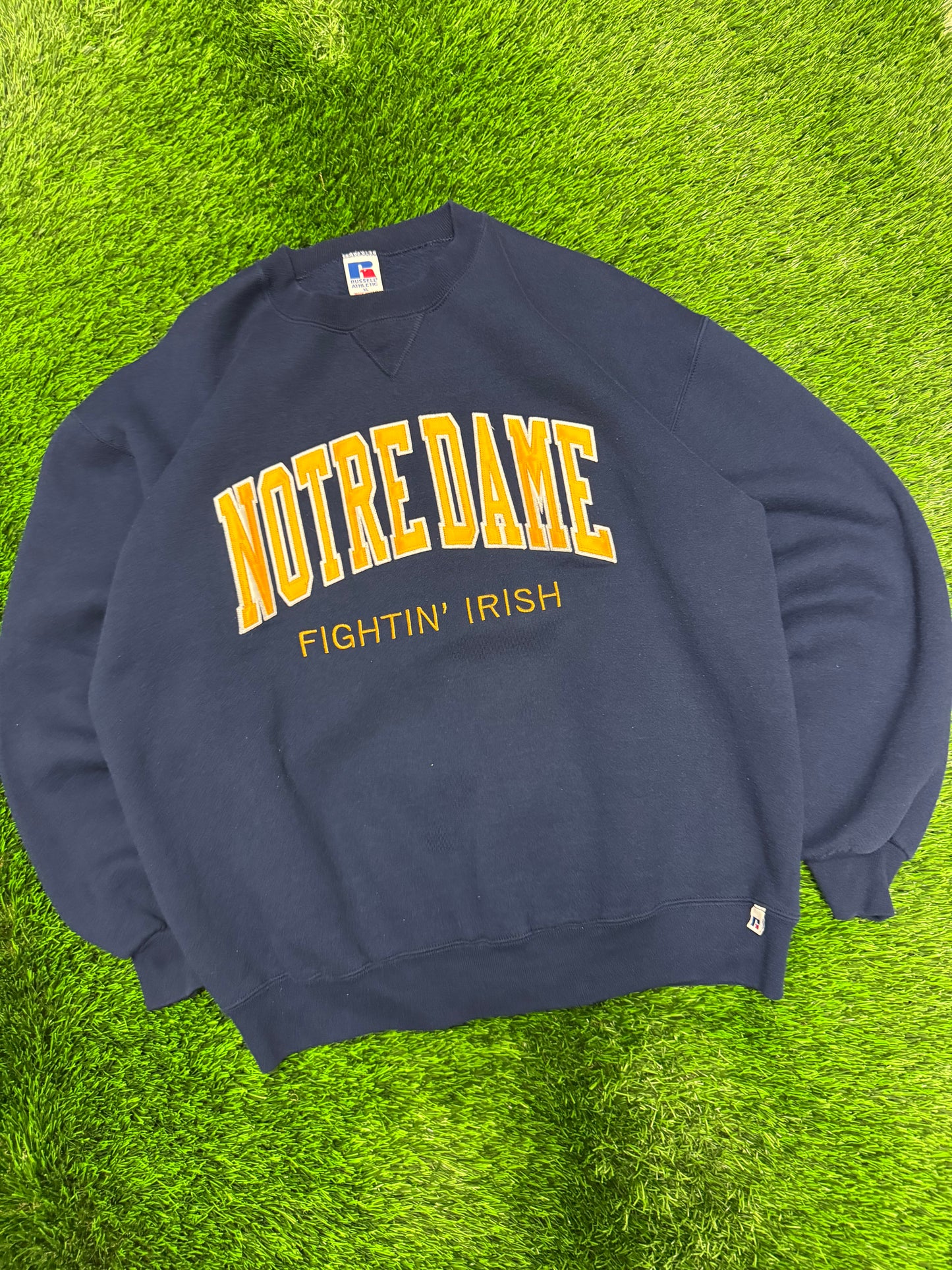 90s University of Notre Dame Vintage Russell Embroidered Crewneck (XL)