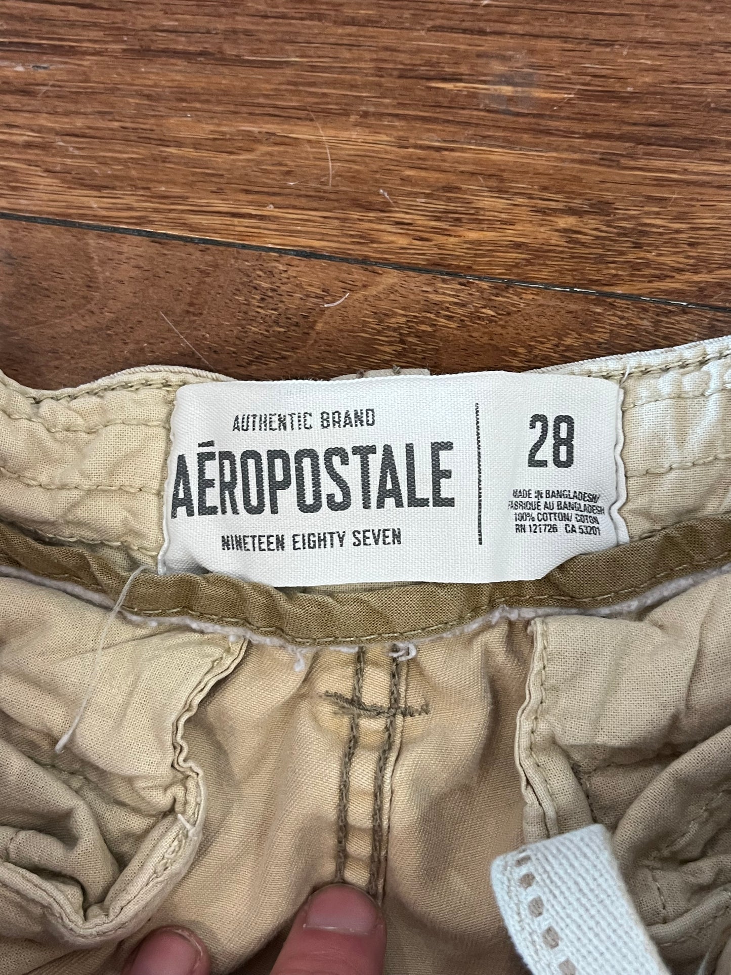 00s Aeropostale Tan Cargo Shorts (28)