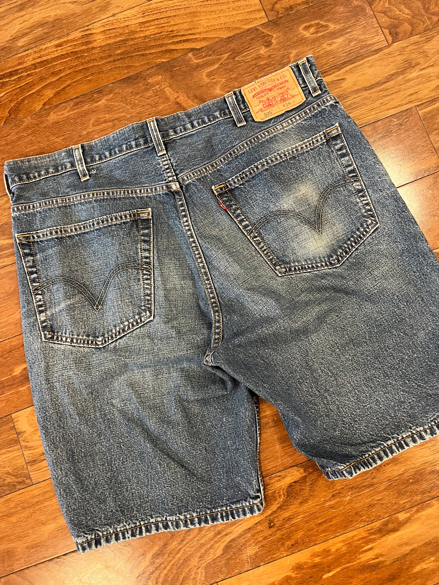 2003 Levi's 505 Dark Wash Shorts (38)