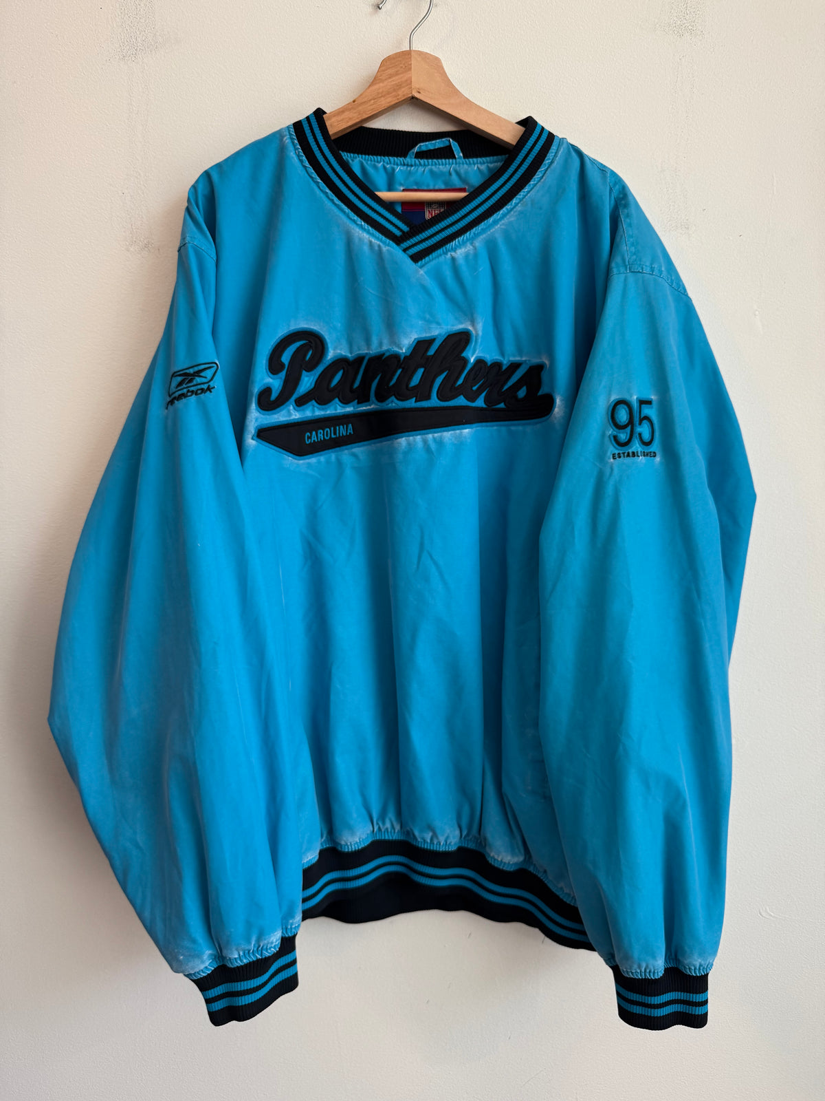 00s Carolina Panthers Faded Blue Tail Swoop Windbreaker (XL)
