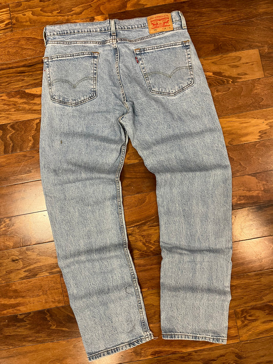 00s Levi's 505 Light Washed Jeans (36 x 32)