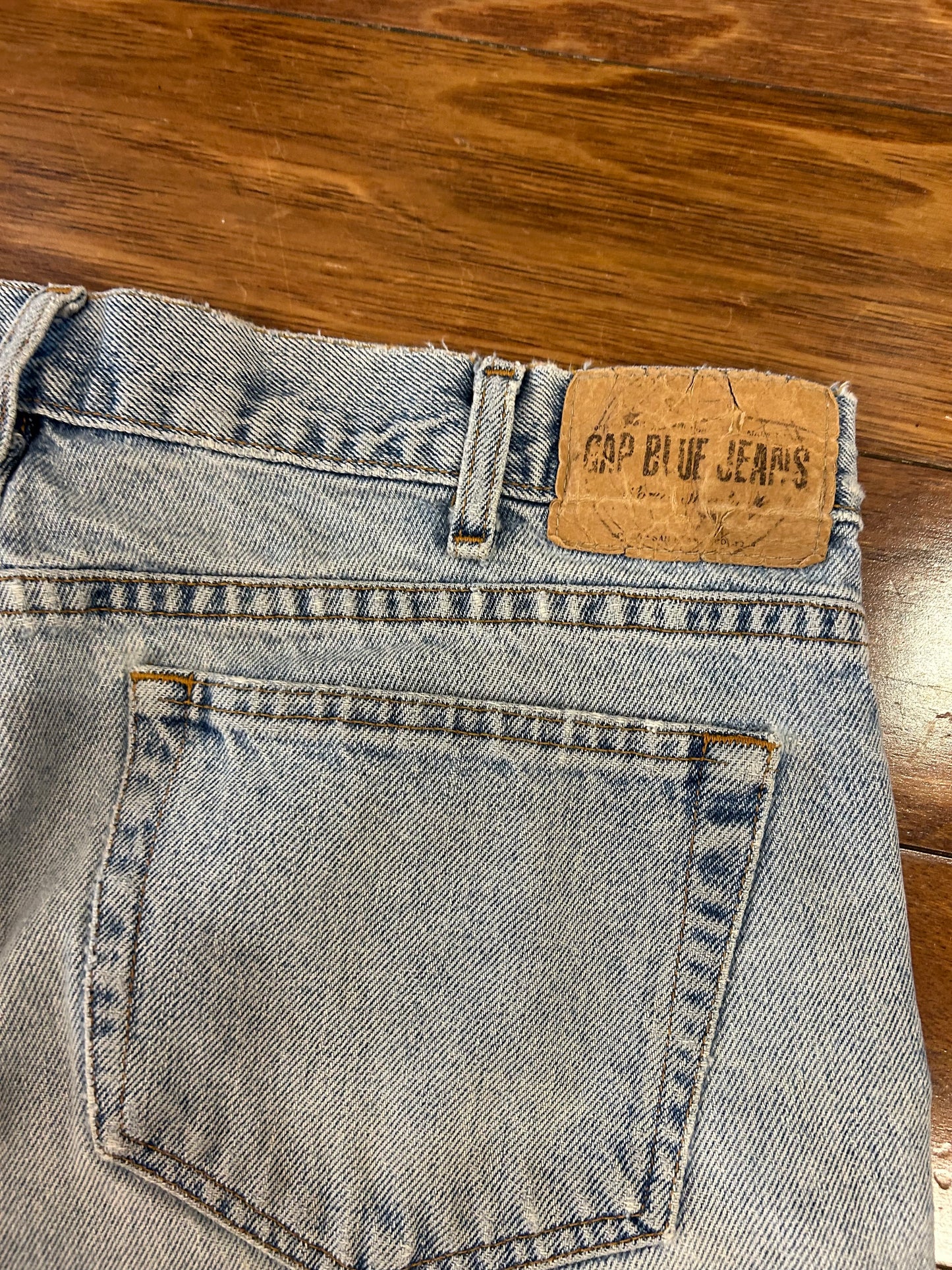 90s Gap Easy Fit Jean Shorts (34)