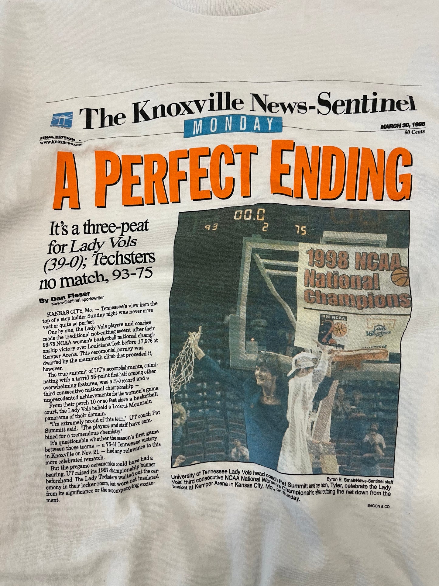 1998 Tennessee Lady Vols Newspaper Tee (XXL)